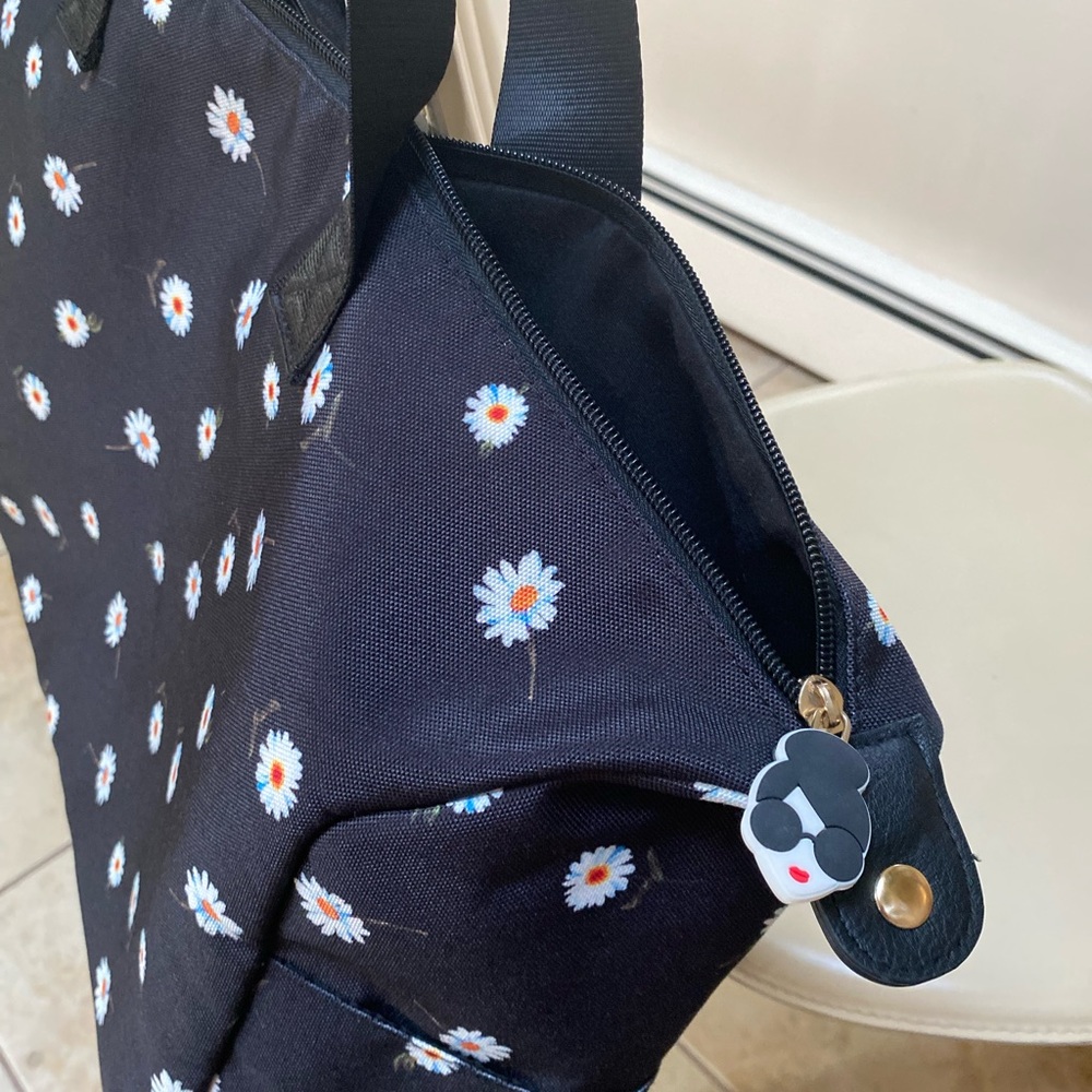 Alice & Olive Travel Daisy Print Duffle Bag Overnight - Picture 11 of 14